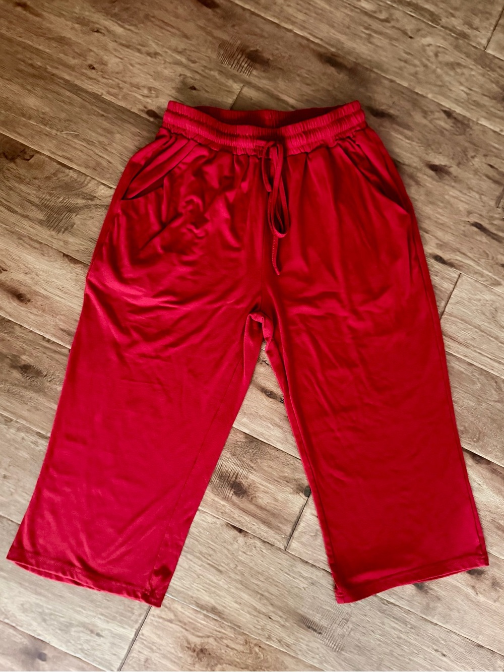 ❤️ Women’s Red Knit Pull-On Wide Leg Capri Pants